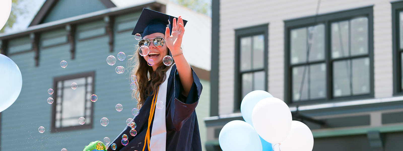 hero-usa-graduating-soap-bubbles